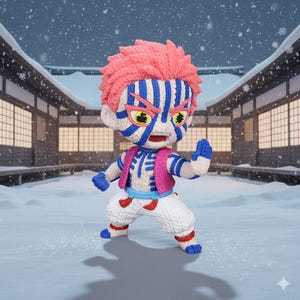 Pode incluir: Figura de malha de um personagem com cabelo rosa, marcas listradas azuis e brancas e um colete rosa. A figura está em pose de luta, em um cenário de neve com arquitetura tradicional japonesa.