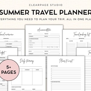 Könnte beinhalten: Ein digitales Sommer-Reiseplaner-Set mit mehreren weißen Seiten und schwarzem Text. Die Abschnitte umfassen Travel Overview, Accommodation, Travel Packing List, Travel Budget, Daily Itinerary, Places to Visit und Travel Experience. Ein rosa kreisförmiges Abzeichen zeigt 5+ PAGES an.