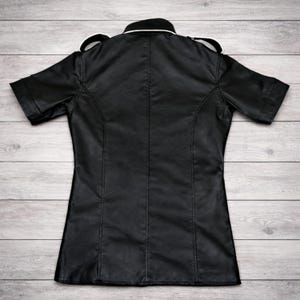 Camisa masculina de couro legítimo estilo uniforme policial, feita à mão em couro bovino, corte slim, ideal para motociclistas. Ótimo presente para ele. imagem 4