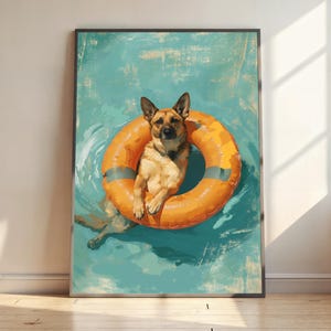 Pode incluir: Impressão artística emoldurada de um cão Pastor Alemão relaxando em um salva-vidas laranja brilhante em água turquesa. O cão, marrom e preto, tem as patas cruzadas. A obra de arte tem um estilo vintage.