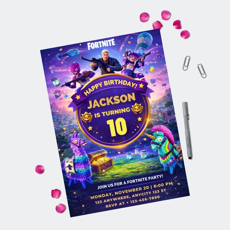 Puede incluir: Una invitaci&oacute;n de cumplea&ntilde;os con tem&aacute;tica de Fortnite. La invitaci&oacute;n presenta el logotipo y los personajes del juego, con el texto "Happy Birthday Jackson is turning 10." Tambi&eacute;n se incluyen detalles de la fiesta.