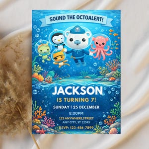 Pode incluir: Um cartão de convite azul com tema subaquático. Apresenta personagens de desenhos animados e o texto "SOUND THE OCTOALERT!". O convite é para o 7º aniversário de Jackson, com data, hora e informações de RSVP.