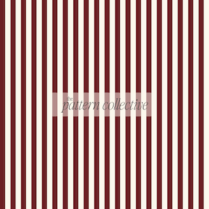 Puede incluir: Un patrón repetitivo de rayas verticales en rojo oscuro y blanco roto. Centrado en el medio hay una superposición rectangular semitransparente con el texto negro "the pattern collective" escrito en una fuente serif sobre las rayas.