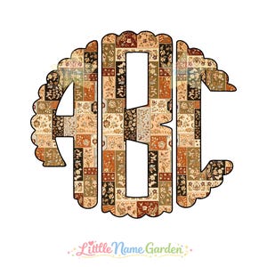 Könnte beinhalten: Eine weiße Keramiktasse mit schwarzem Henkel und dem Text "But First, Coffee" in schwarzer, handschriftlicher Schrift. Die Tasse steht auf einer weißen Oberfläche.