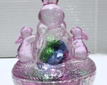 Recipiente de dulces de conejito de Pascua rosa vintage con decoración de cesta de dulces sellada