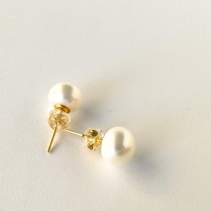 Freshwater Button Pearl Stud Earrings 8-8.5 mm S925 Silver Post    Elegant Everyday Minimalist  Jewelry