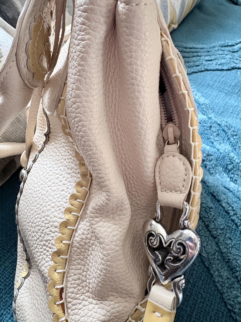Brighton Melania Handbag Purse Pebble Leather Cream Lace Ruffle w Dust Cover bild 4