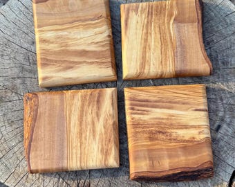 Juego de 4 posavasos de madera de olivo con borde natural: madera maciza con base de fieltro