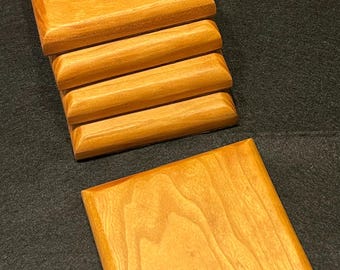 Juego de posavasos de cerezo norteamericano: 4” x 4” x 5/8”: madera maciza con base de fieltro