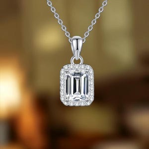 Halsband i 925 sterlingsilver | Certifierad D VVS1 moissanit | Smaragdslipad moissanithalsband | Rektangulärt halohänge | Rodiumpläterad