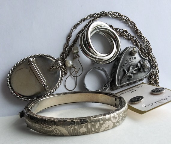 Vintage Jewelry Lot Cameo Pendant Brooch Bracelet… - image 4