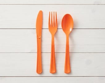 24pc -Set Orange Plastic Cutlery Set for 8 – Disposable Party Utensils for Birthday or Halloween