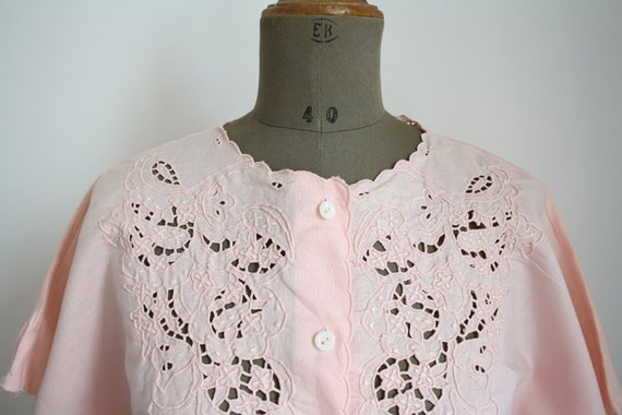 Pink EyELeT embroidery blouse // Vintage italian … - image 2