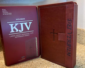 KJV MAGNETIC Closure, INDEXED, Large Print(11.25Pt) Personal Size Bible, Brown Leathersoft,  Engraved “Dei Verbum”(Word of God in Latin