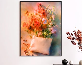 Póster enmarcado en negro con ramo de flores, naturaleza muerta cálida, arte impresionista suave, semillas y flores.