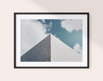 Wydruk artystyczny „Budynek piramidy” | Minimalistyczna architektura, nowoczesna sztuka ścienna
