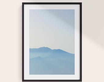 Wydruk portretu z górami Atlas | Warstwy niebieskiej mgły w Maroku | Minimalistyczna sztuka ścienna