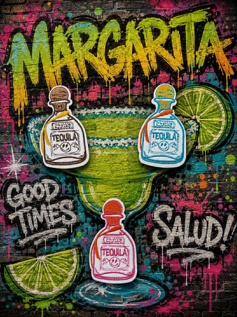 K&ouml;nnte beinhalten: Graffiti-Kunst mit dem Wort "Margarita" und den S&auml;tzen "Good Times" und "Salud!". Das Bild zeigt drei Tequila-Flaschen-Illustrationen und Limettenscheiben, mit einem gr&uuml;nen Margarita-Glas im Hintergrund.