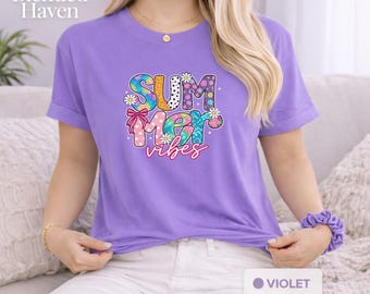 Camiseta Comfort Colors Summer Vibes | Camiseta colorida de verão | Camiseta fofa para praia | Camiseta para look de férias | Camiseta com estampa tropical