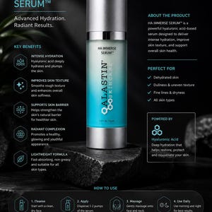 K&ouml;nnte beinhalten: Eine Flasche des Hautserums "HA IMMERSE SERUM" mit silbernem Deckel und blau-wei&szlig;em Farbverlauf. Das Produkt wird auf einer dunklen, strukturierten Oberfl&auml;che pr&auml;sentiert. Text beschreibt Vorteile und Anwendung.