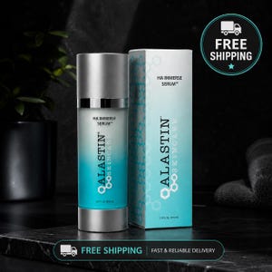 K&ouml;nnte beinhalten: Eine Hautpflegeserum-Flasche und -Box mit dem Text "HA IMMERSE SERUM" und "ALASTIN SKINCARE". Die Flasche ist silber und blau, und die Box ist wei&szlig; und blau. Das Bild enth&auml;lt auch eine "KOSTENLOSER VERSAND" Grafik.