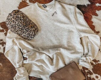 Collar Design | Crewneck Sweatshirt  | Loungewear | Fleece Sweatshirt | Fall Apparel | Blogger Mom Fashion | Customize Your Name
