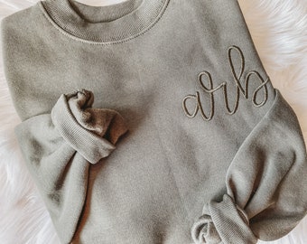 Monogrammed Crewneck Sweatshirt | Crew Neck Shirt | Loungewear | Wedding Apparel | Blogger Mom Fashion