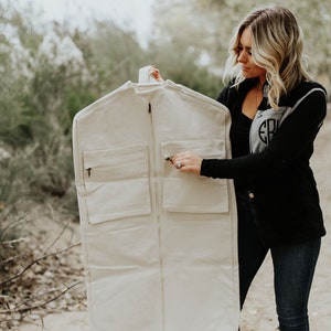 Embroidered Canvas Garment Bag Hanging Luggag Overnight Travel Bag Bride Groom Gift Idea | Grad Graduation afbeelding 2