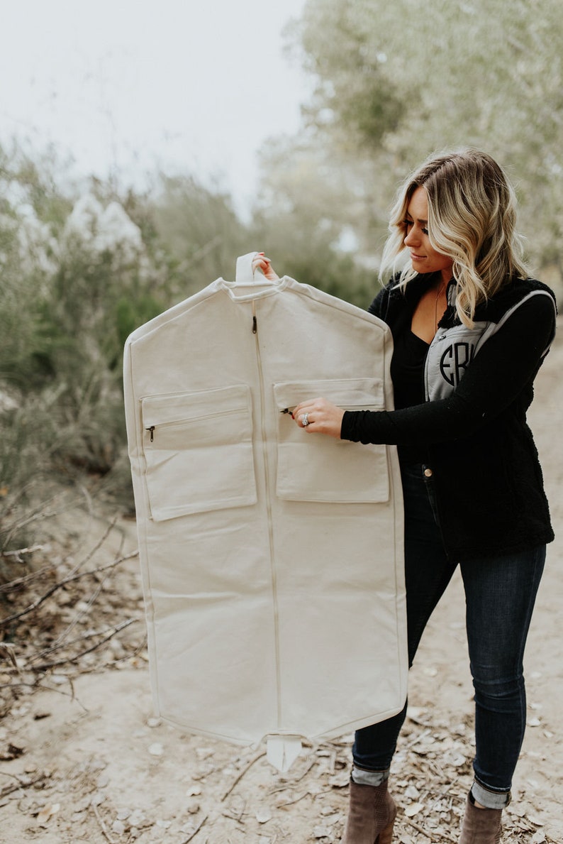 Embroidered Canvas Garment Bag Hanging Luggag Overnight Travel Bag Bride Groom Gift Idea | Grad Graduation afbeelding 2