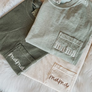 T-shirt à poche MAMA Comfort Colors à manches courtes | -shirt avec poche | Teinture pigmentée vintage unisexe | Fête des Mères | T-shirt surdimensionné | Maman