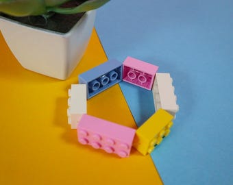Legosteenarmband, handgemaakt geüpcycled kleurrijk pastelkleurig plastic kinderspeelgoed