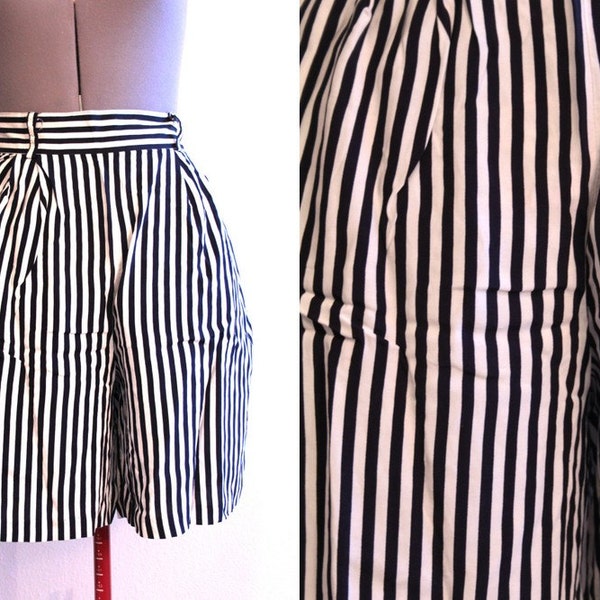 IVY Striped Shorts - Size Medium Navy and White Vintage 1980s