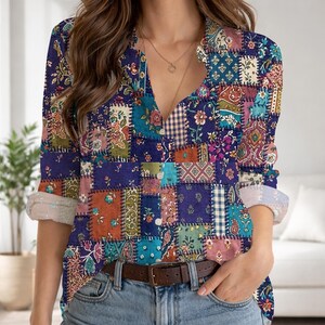 Camisa bohemia de patchwork floral para mujer, blusa vintage floral con botones, top con estampado de colcha retro, camisa con estética cottagecore.