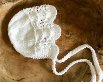 easy lace baby bonnet knitting pattern - first size - newborn to 4 months