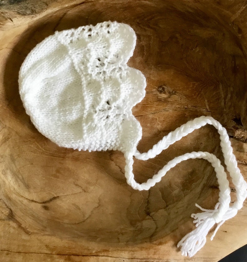 easy lace baby bonnet knitting pattern first size newborn to 4 months image 1