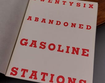 Jeffrey Brouws Veintiséis gasolineras abandonadas 1992 Libro de artista de edición limitada numerada 756