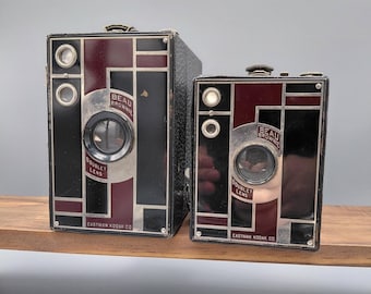 Cámaras Kodak Beau Brownie antiguas: Par estilo Art Déco, década de 1920. Coleccionables de Eastman Kodak.