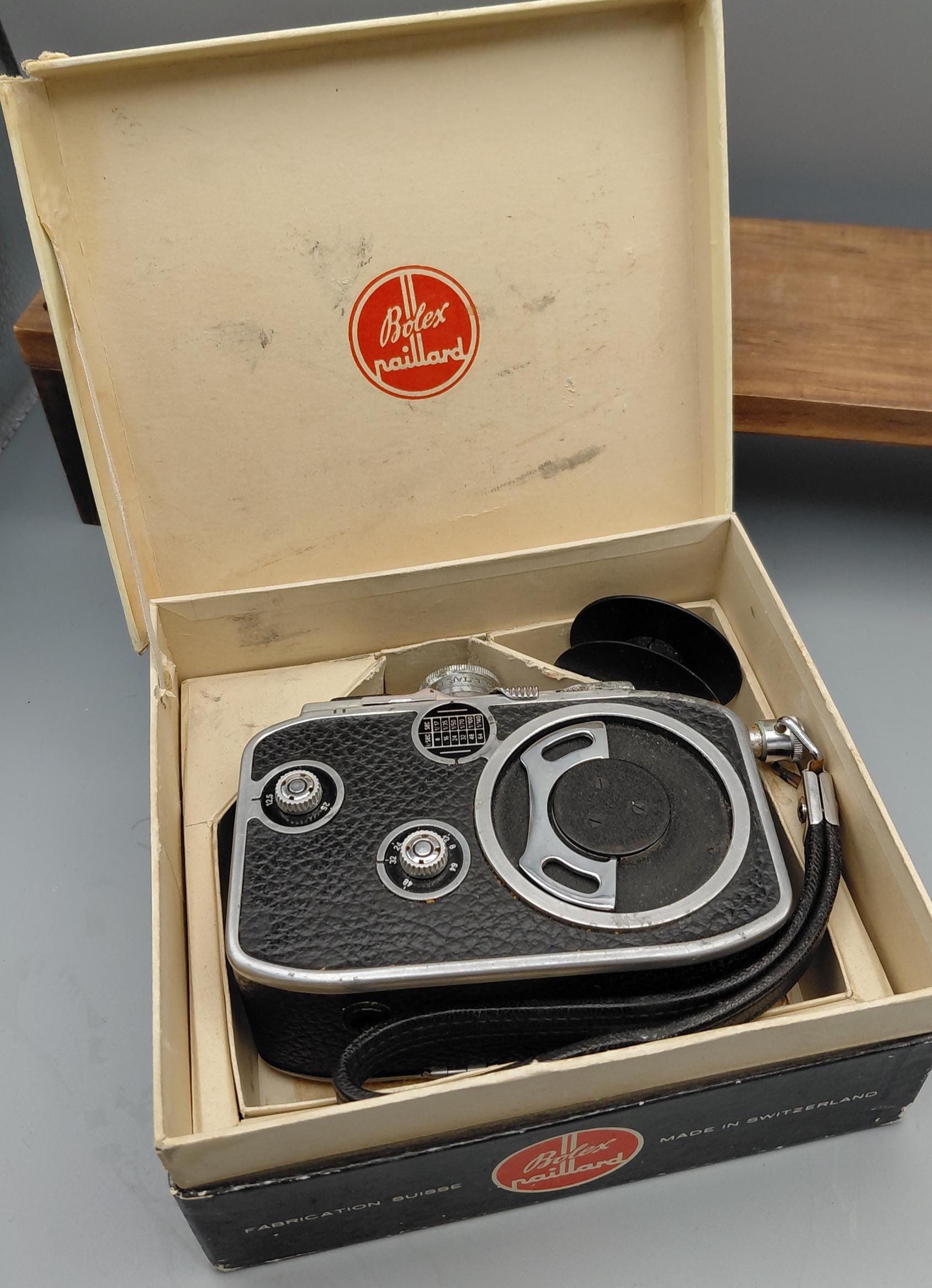 【レア】 Paillard Bolex B8 8mm フィルムカメラ 純正箱付き Bolex Paillard B8 Double 8mm Camera - CameraCrate.com - Super 8