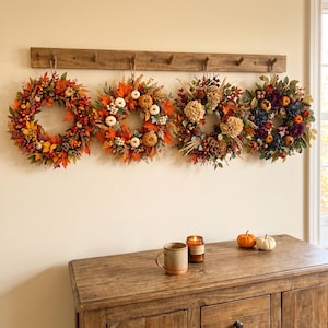 Mini Guirlanda de Outono 19 cm, com Abóboras, Frutas Vermelhas e Flores, Decoração Pequena para Parede e Janela em Estilo Fazenda, Presente Ideal para Anfitriã no Dia de Ação de Graças