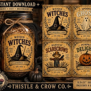 Può includere: Un barattolo di vetro con un'etichetta Wicked Witches raffigurante un cappello da strega e una scopa, insieme a quattro etichette rettangolari intitolate Wicked Witches, Spooky Ghosts, Harvest Scarecrows e Pumpkin Delights, tutte con illustrazioni vintage.