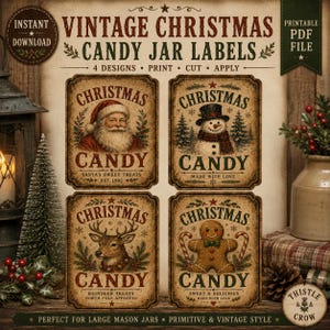 Könnte beinhalten: Ein Set aus vier rechteckigen, weihnachtlichen Vintage-Etiketten für Süßigkeitengläser mit Illustrationen von Weihnachtsmann, Schneemann, Rentier und Lebkuchenmann. Der Text lautet Christmas Candy Jar Labels und weitere.
