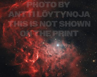 燃える星雲を描いた、他に類を見ない美術的な天体写真ポスター