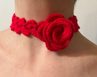 Romantic Crochet Rose Choker Necklace – Adjustable Scalloped Floral Band