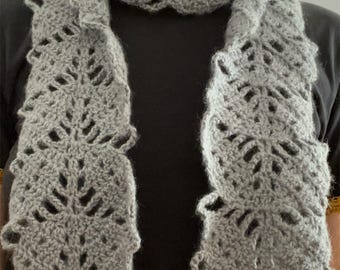 Leaf Motif Elegant Scarf Pattern