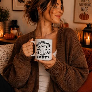 Mok met spookkat | Grappige Halloween-koffiemok | Gotische Halloween-koffiebeker | Spooky Season-cadeau | Mok met zwarte kat