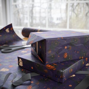 Halloween Cats and Pumpkins Wrapping Paper | Spooky Purple Pattern afbeelding 6