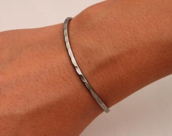 Hammered Cuff Bracelet, Gunmetal (351.n)