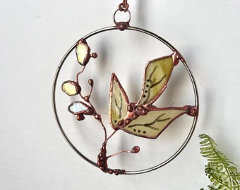 Stained Glass Leaf. Round Suncatcher. Circle Shape. Home Decor Wall Art