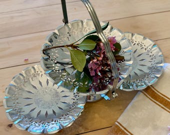 Bandeja plegable vintage de 3 niveles cromada para aperitivos / Soporte para postres de mediados de siglo