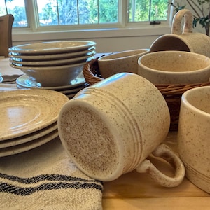 Juego de vajilla vintage de gres moteado – 19 piezas: tazas, platos y cuencos para cocina de estilo rústico